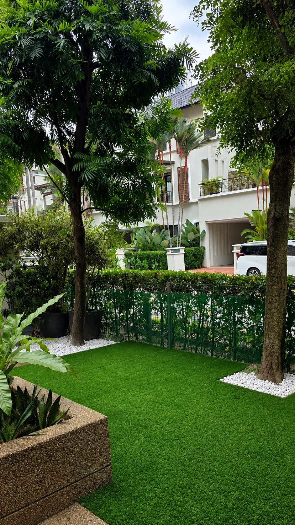 The pool and garden behind the bungalow.